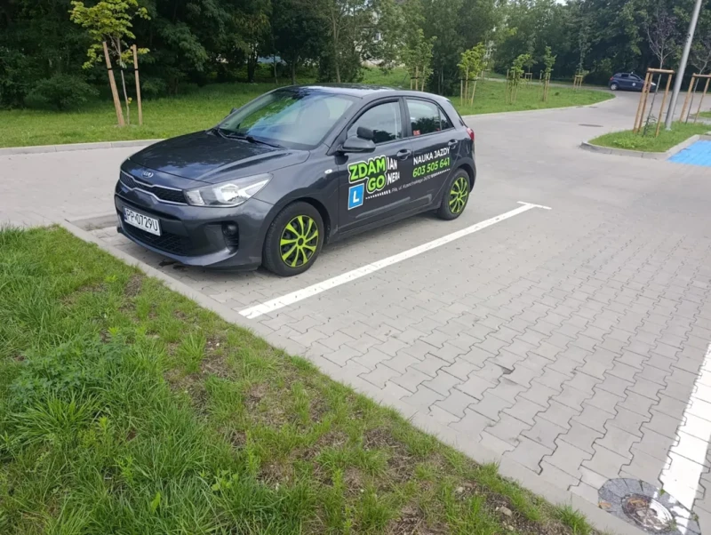 samochod-szkola-jazdy-2